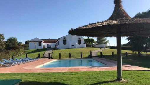 Vista de la casa desde la piscina.