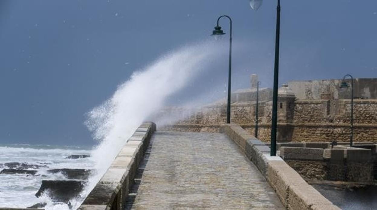 Sigue la alerta amarilla en el litoral gaditano