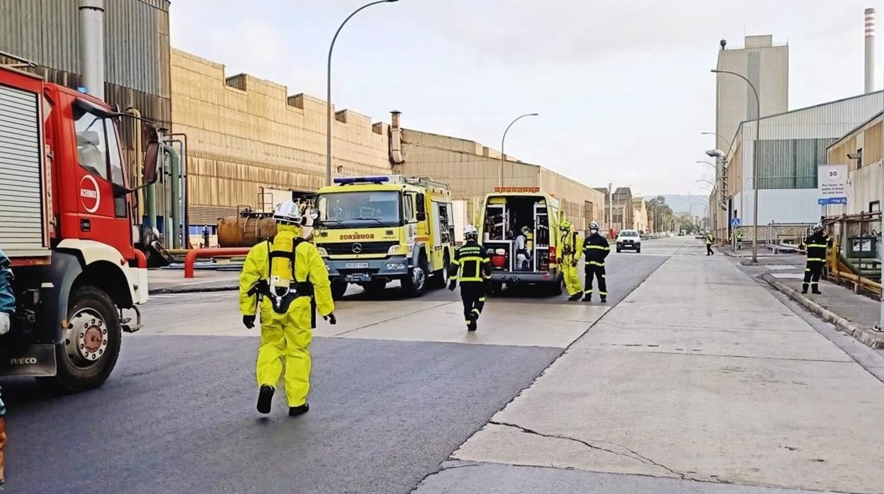 Acerinox Europa y Bomberos realizan con éxito un simulacro de emergencia