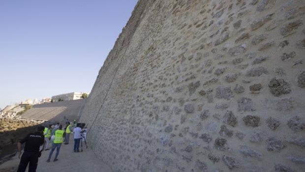 La rehabilitación de las murallas de Cádiz llega al Senado