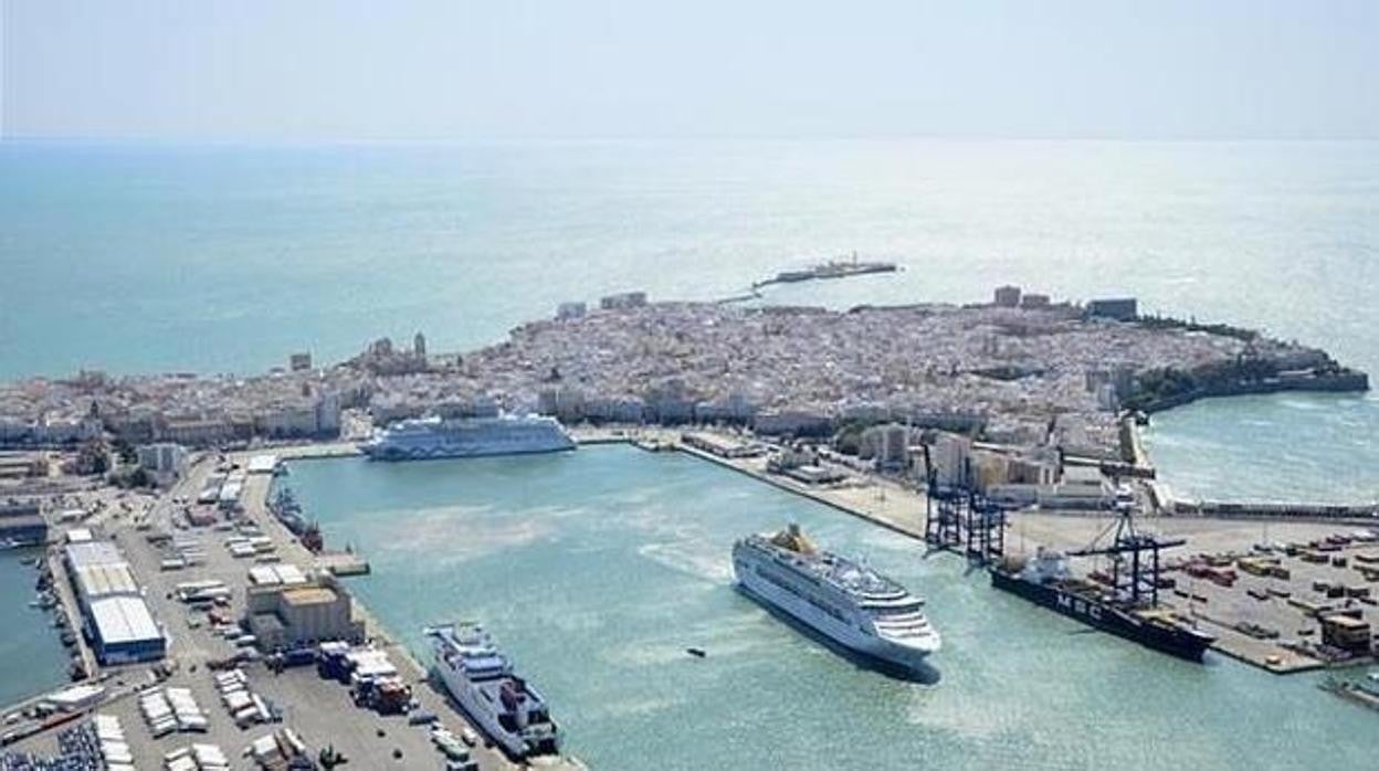 El Puerto de Cádiz alcanza los cinco millones de toneladas de mercancías por primera vez desde 2008