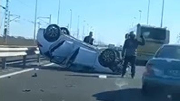 Aparatoso accidente en El Chato, en la autovía entre Cádiz y San Fernando