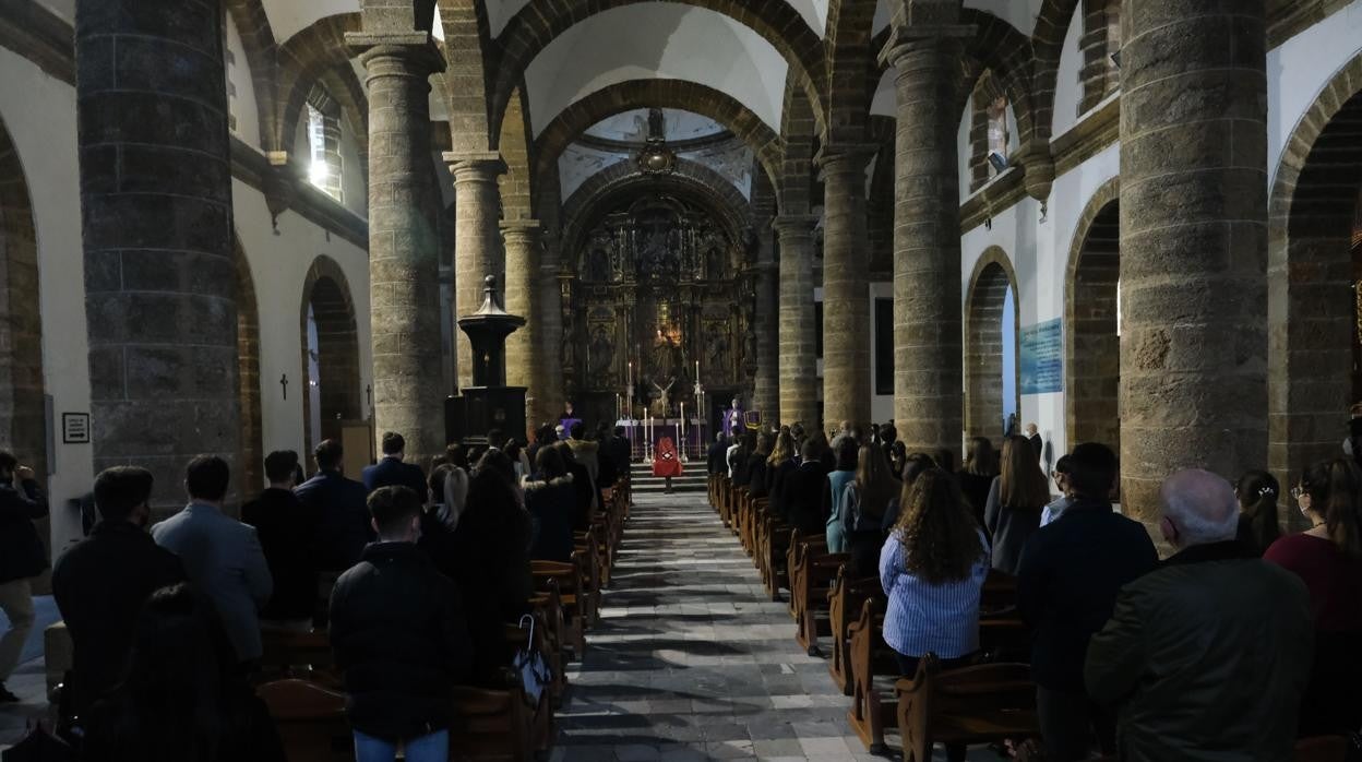 La iglesia de Santa Cruz, pendiente de la licitación para restaurar sus cubiertas