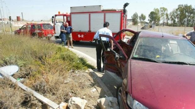 Dos muertos y tres heridos en un accidente de tráfico en la A-457 en Lora del Río