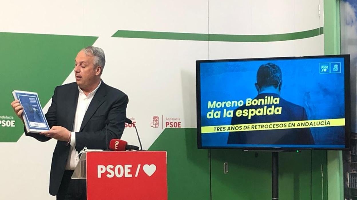 Juan Carlos Ruiz Boix, este lunes en la sede del PSOE.