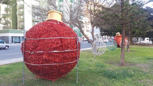Cádiz encara el mes de febrero con las luces de Navidad puestas