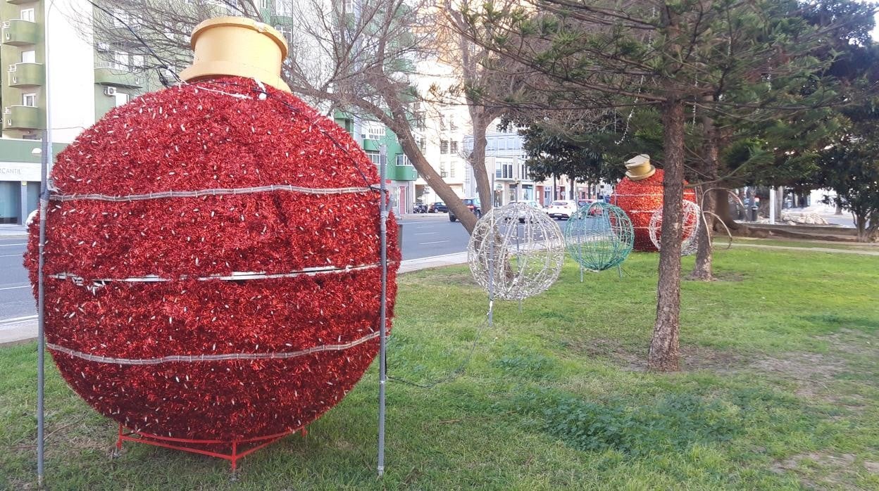 Adornos navideños en la Avenida