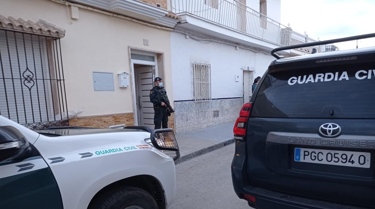 Imagen de la entrada en uno de los domicilios de Puerto Serrano.