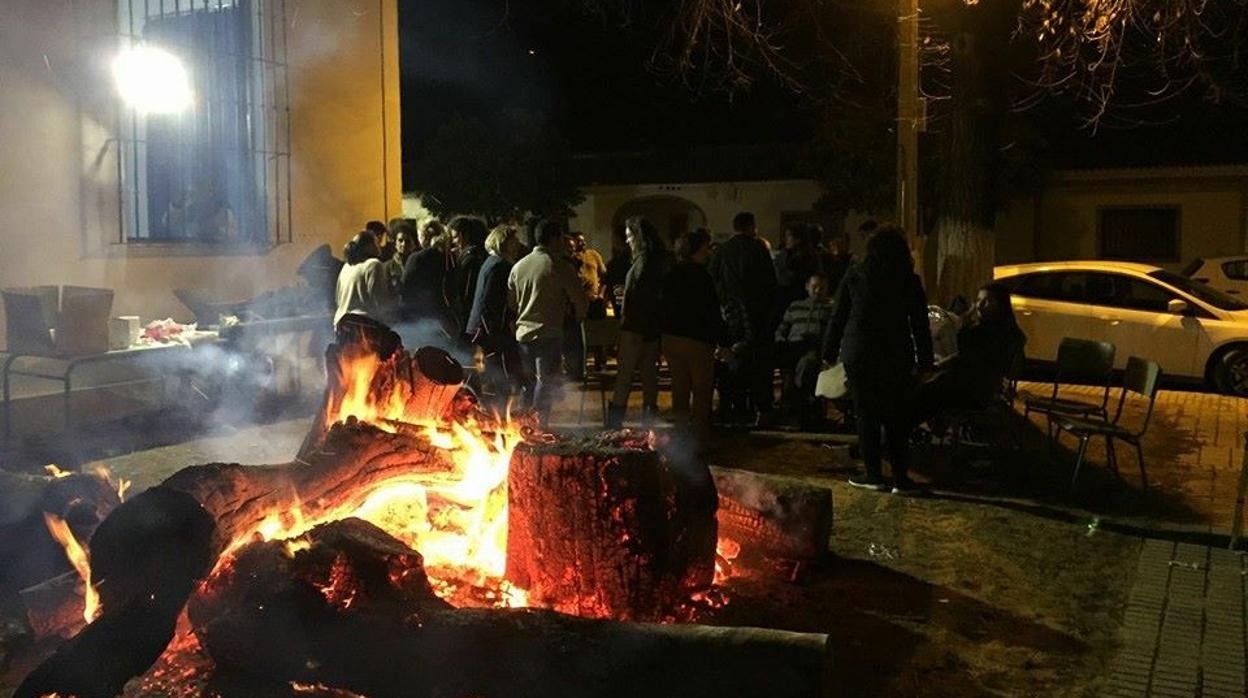 Una de las candelas de Lora del Río, en una imagen de archivo