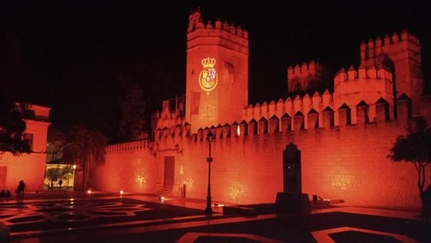 El Castillo de San Marcos y el Palacio de Araníbar de El Puerto, de rojo por Felipe VI