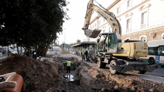 Cádiz, una ciudad patas arriba donde circular es cada vez más difícil