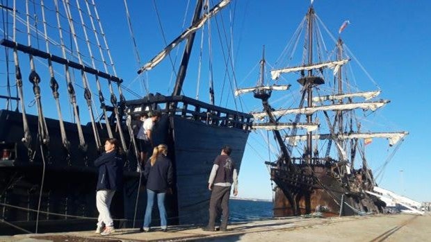 La Nao Victoria y el Galeón Andalucía abren sus puertas gratuitamente en el muelle de Cádiz