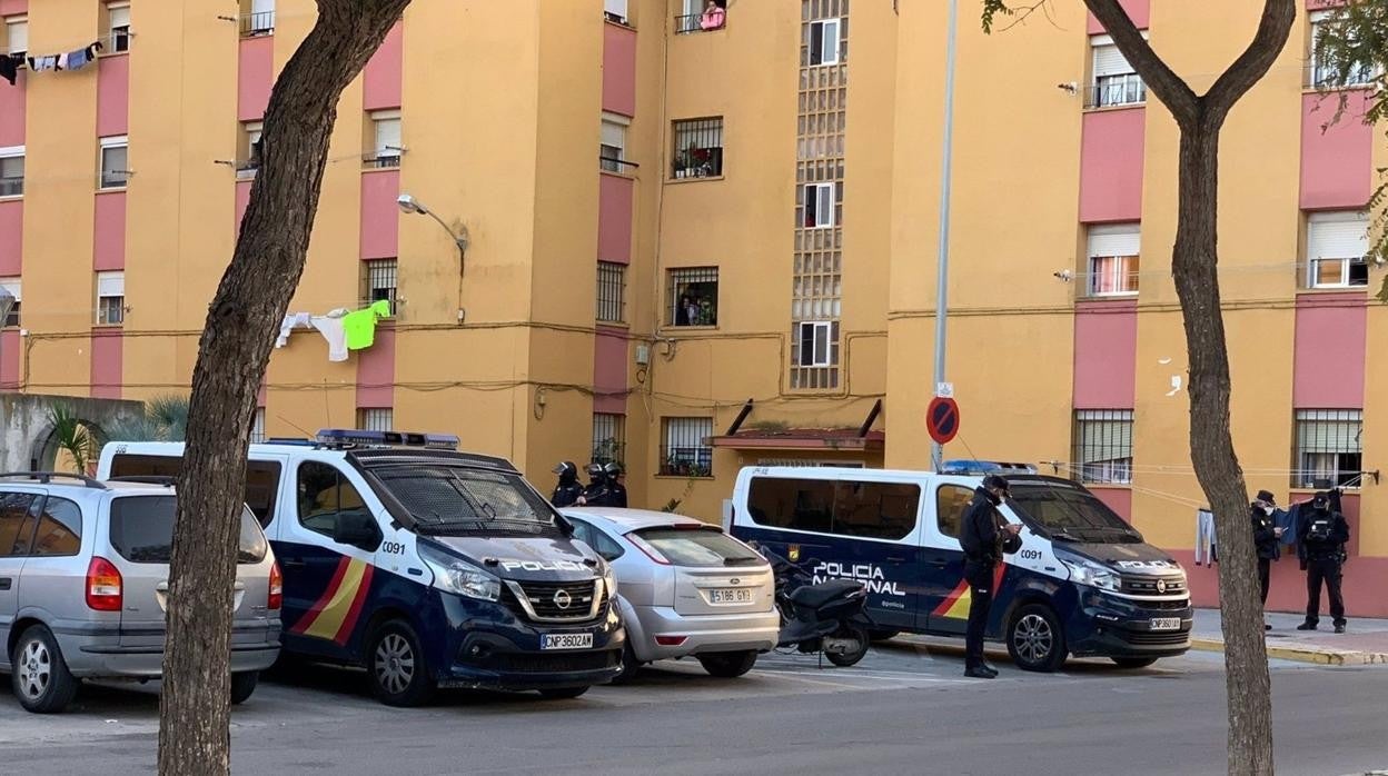 La operación se ha saldado con tres detenidos.