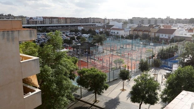 Condenado el dueño de un centro deportivo en Espartinas por los ruidos de las pistas de pádel