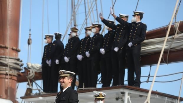 Elcano se despide de Cádiz y pone rumbo a Atenas en el inicio de su 94 crucero de instrucción