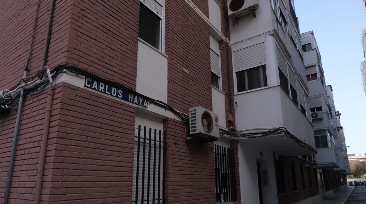 El rótulo actual de la calle Carlos Haya, en Loreto.