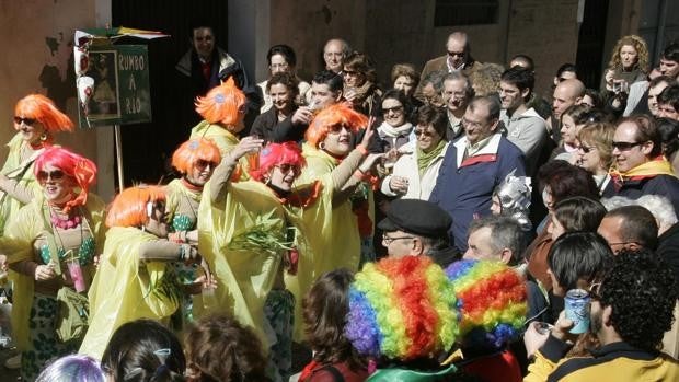 Las agrupaciones callejeras podrán telefonear a un concejal de guardia si hay conflicto con los vecinos en Carnaval
