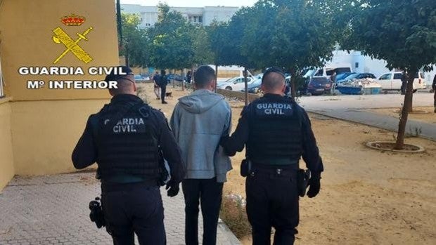 Detenidos tres ladrones que desvalijaban viviendas de Los Palacios