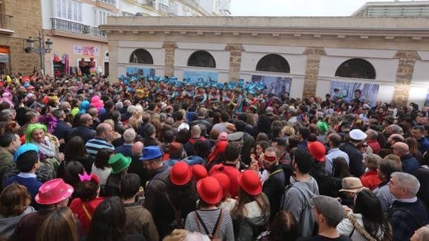 Cádiz deja pasar el tren del Carnaval