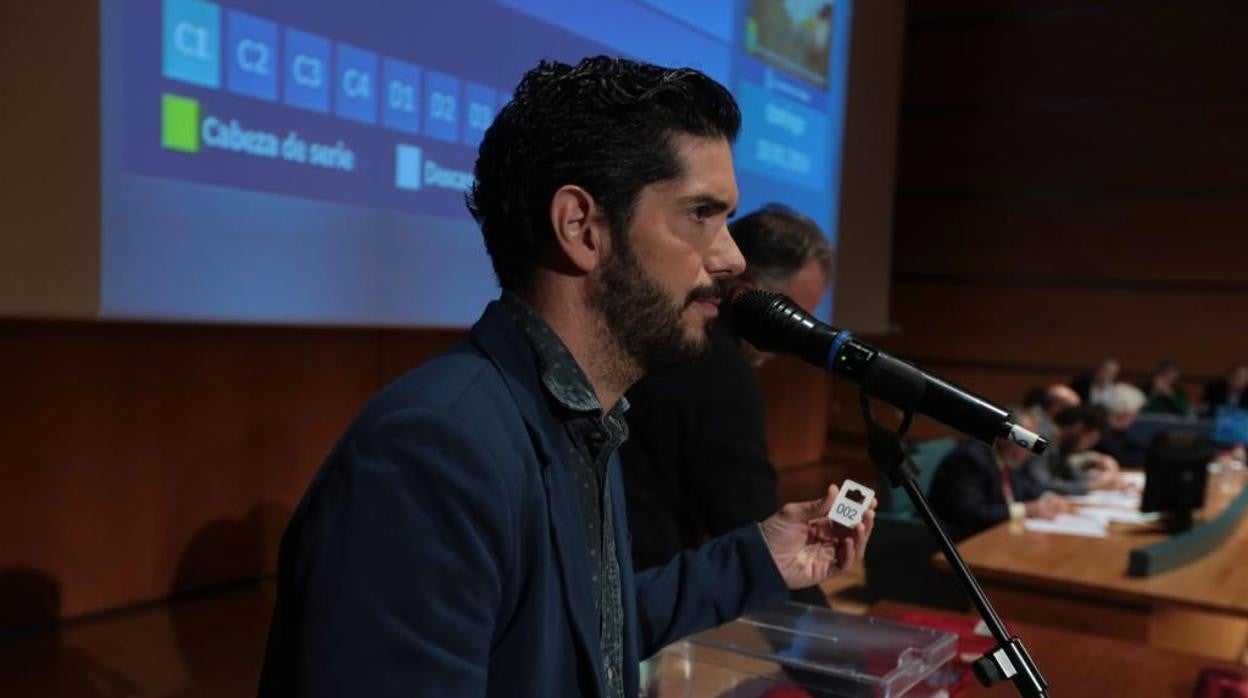 Pepe 'El Caja' oficia durante uno de los sorteos en el Palacio de Congresos en una imagen de archivo.