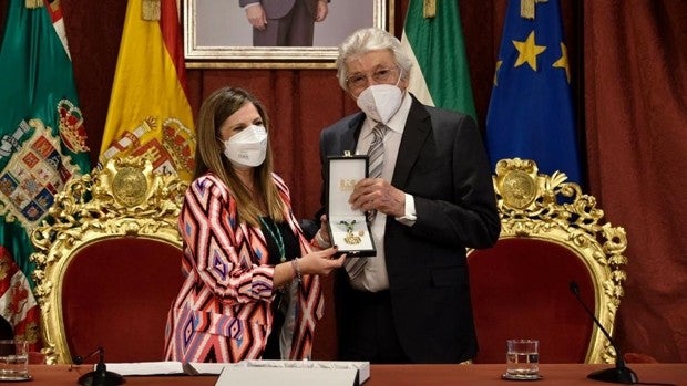 Cádiz distingue a Manuel Alejandro como Hijo Predilecto