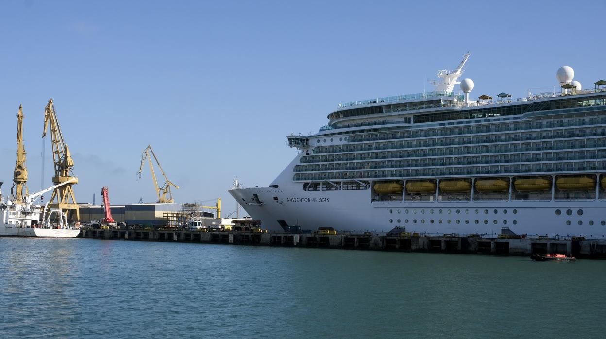 Un crucero en Navantia Cádiz.