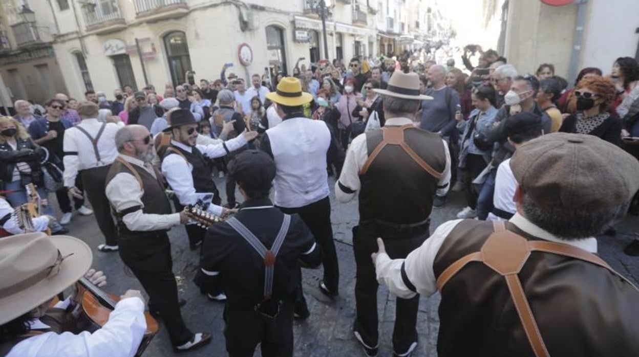 Ambiente en las calles en este primer fin de semana de Carnaval no oficial.