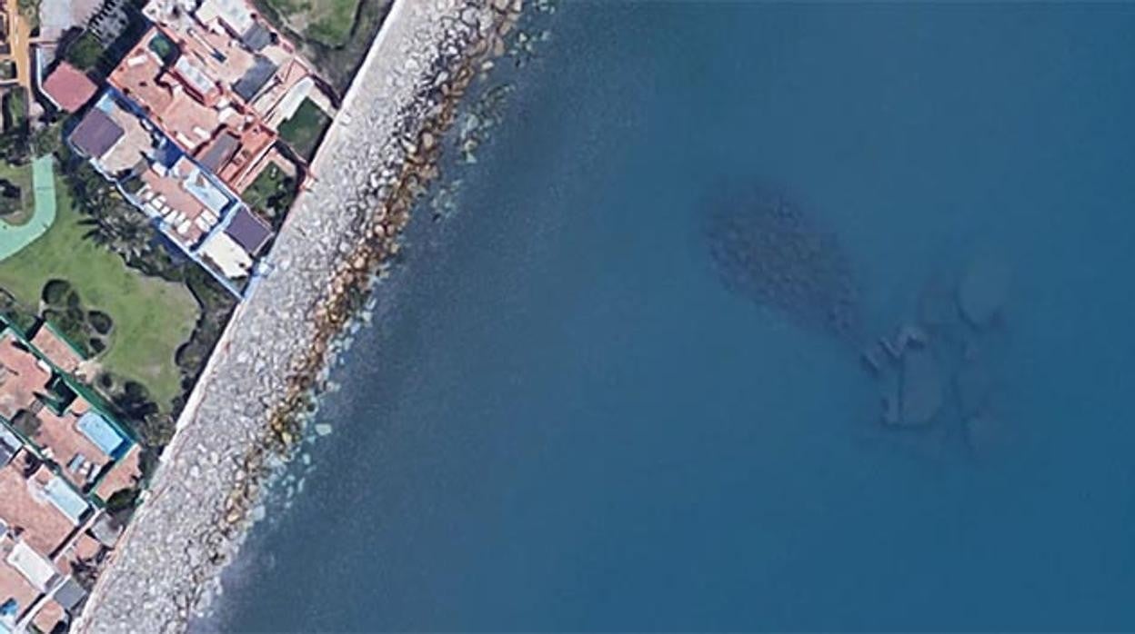 Búnker a 50 metros de la costa de Sotogrande, en Cádiz