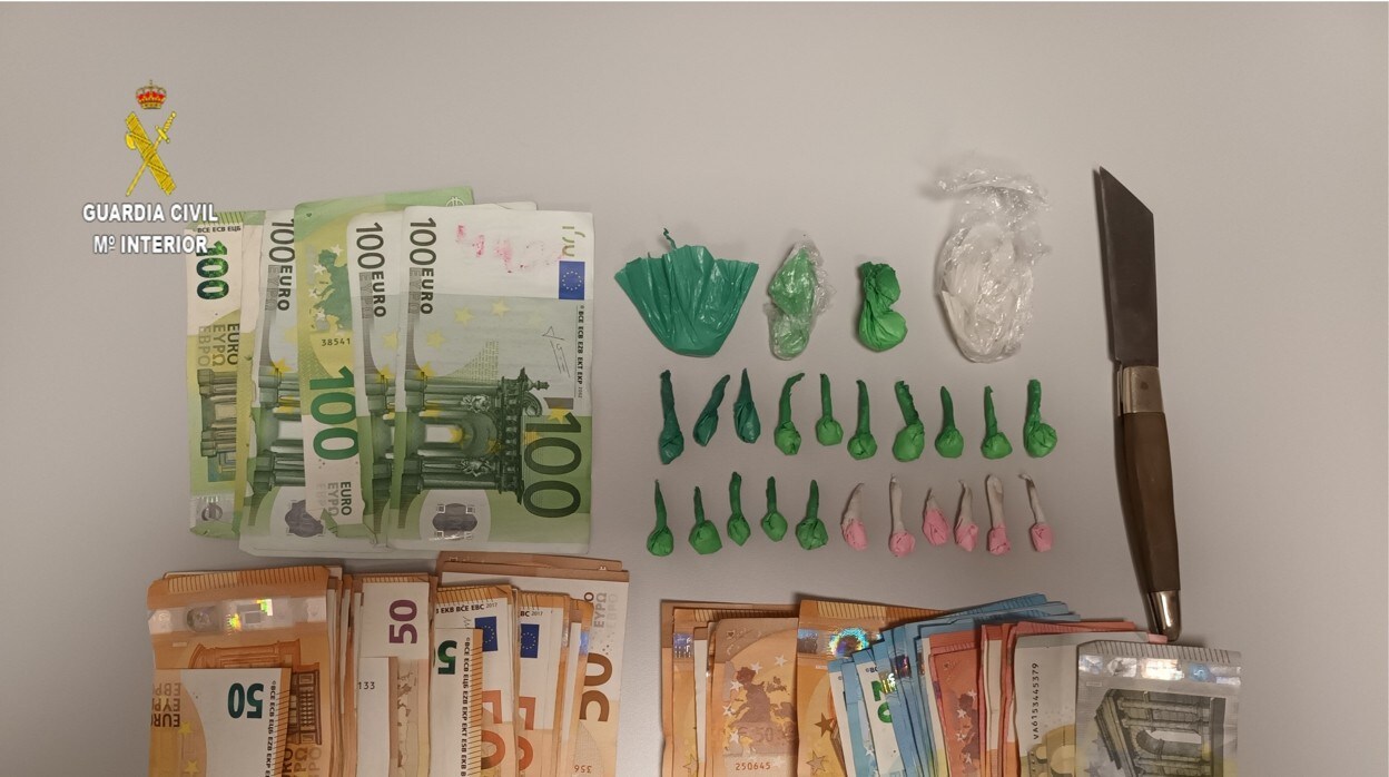 Droga y dinero intervenido al traficante detenido por la Guardia Civil