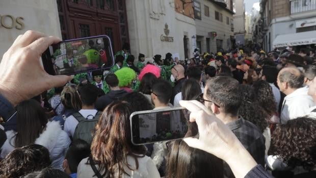 La calle saca los colores a 'Kichi'