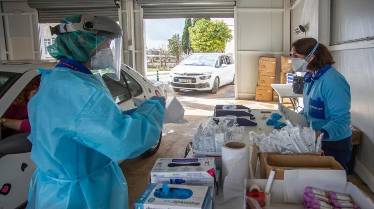 Pruebas PCR en el Hospital Militar de Sevilla