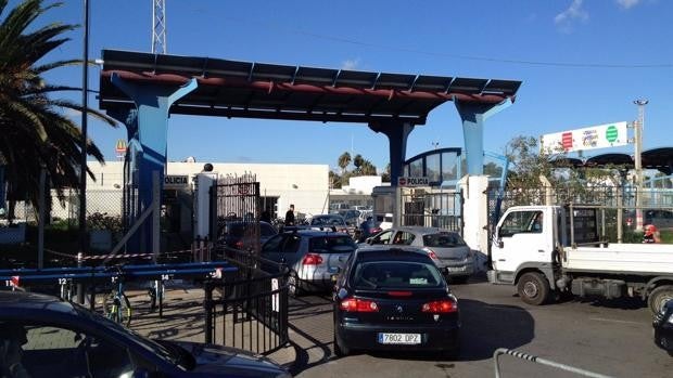 La huelga de transporte colapsa la entrada con vehículos a Gibraltar