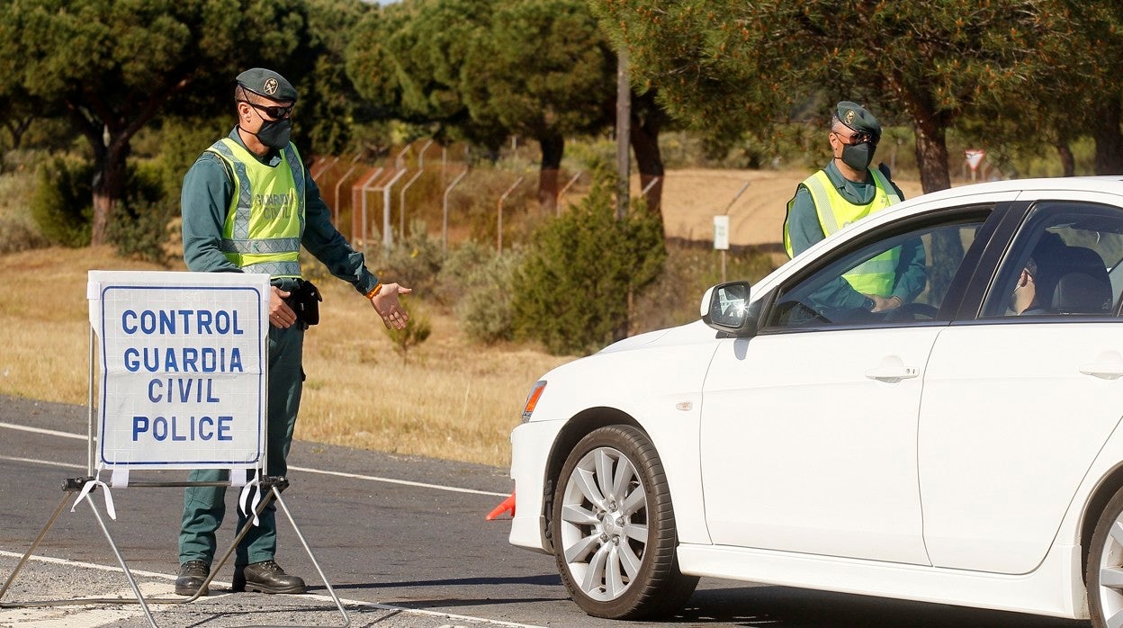 Imagen de archivo de un control de carretera de la Guardia Civil