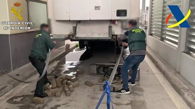 Intervenidos en el puerto de Algeciras más de 500 kilos de hachís en dobles fondos hechos en camiones