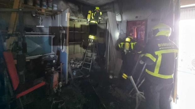 Incendio de una nave de artesanía de Semana Santa en San Fernando