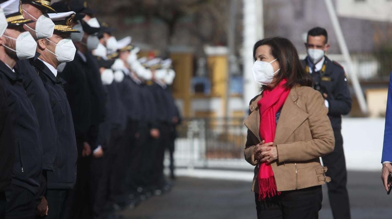 Margarita Robles, durante la visita.