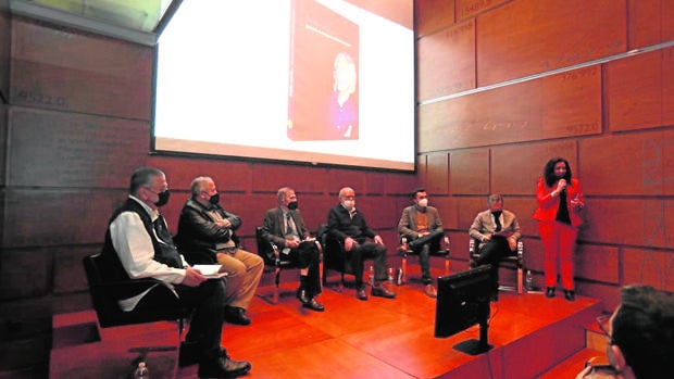 Julio vuelve a casa con los amigos