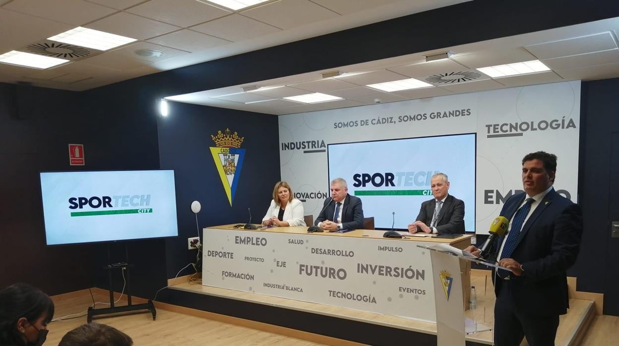 Elena Amaya, alcaldesa de Puerto Real: «Si viene un proyecto mejor, el Cádiz CF facilitaría su implantación»