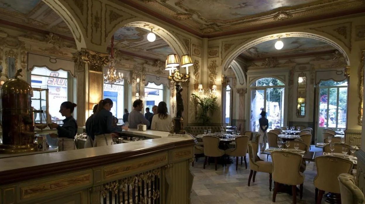 El Café Royalty reabre sus puertas al Carnaval de Cádiz