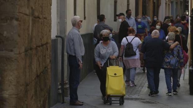 Desciende la tasa de incidencia al borde de los 200 casos