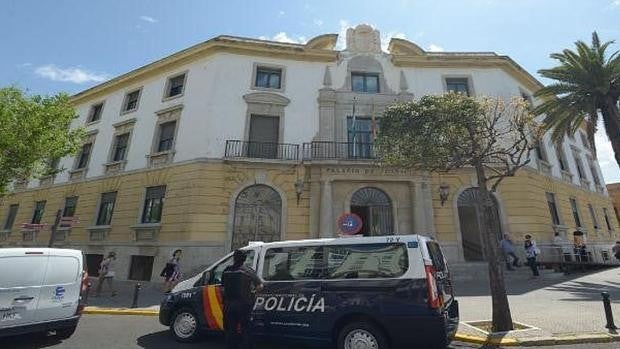 Cinco años de prisión por abusar de la amiga de su hija en El Puerto cuando se quedaba en su casa a dormir