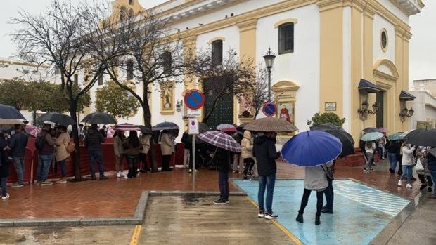 La lluvia deja a San Fernando sin una apasionante jornada de Lunes Santo