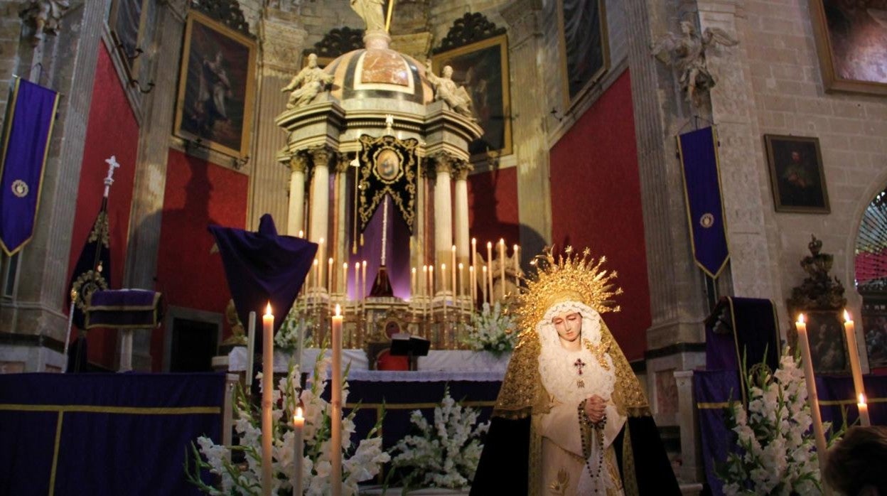 María Santísima del Dolor y Sacrificio en la Iglesia Mayor Prioral.