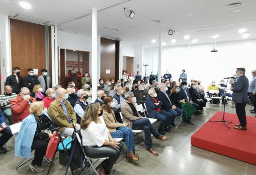 El portavoz municipal Óscar Torres, en la apertura del acto de homenaje.