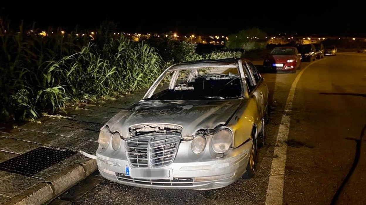 Arde un coche en Puerto Real