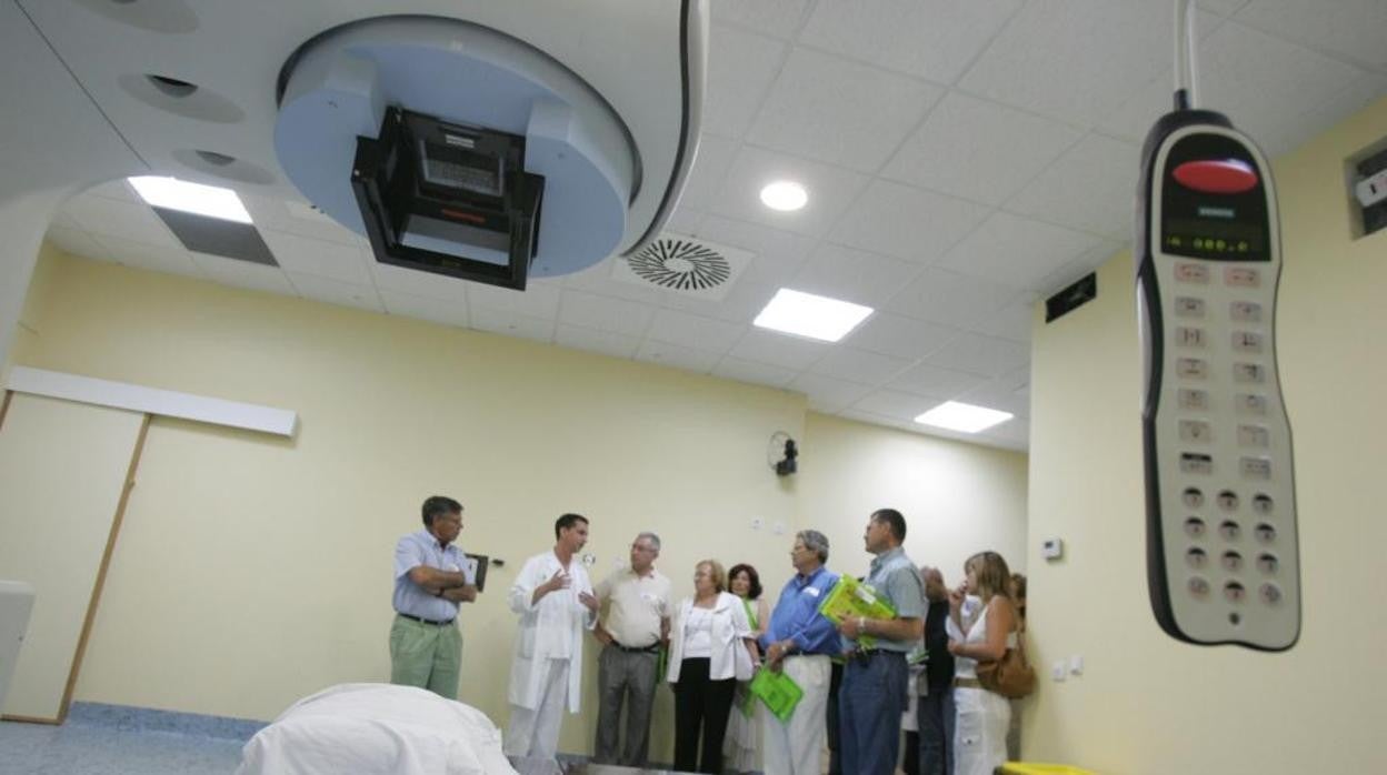 Visita al hospital Puerta del Mar en el año 2005, cuando se anunció la construcción de otro nuevo.