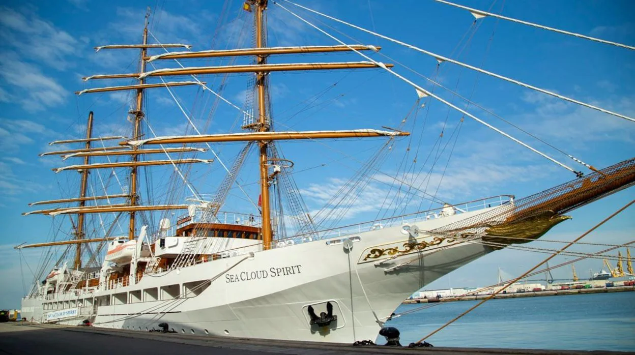 nostalgia hotel medias El Puerto de Cádiz despide hoy al segundo crucero a vela más grande del  mundo