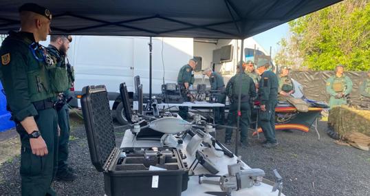 Agentes del GAR y la unidad de aviación, dispuesto en la explanada del Cecor.