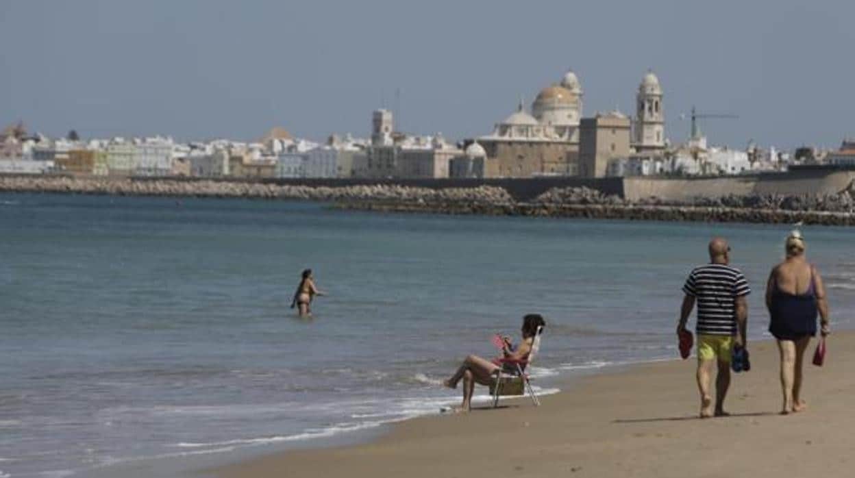 La oposición ha criticado el estado de las playas gaditanas.