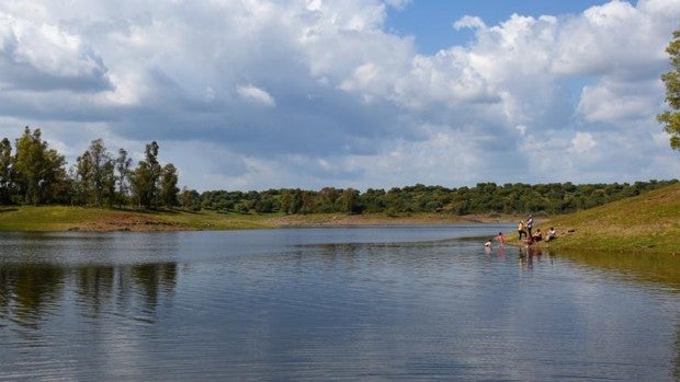 Mueren ahogadas dos personas en los Lagos del Serrano en Guillena